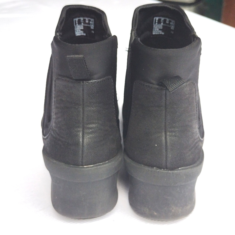 Clarks Cloudstepper Black Ankle Boot - image 3